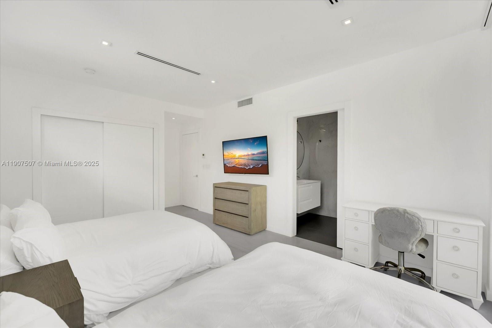 7830 Atlantic Way Miami Beach, FL 33141