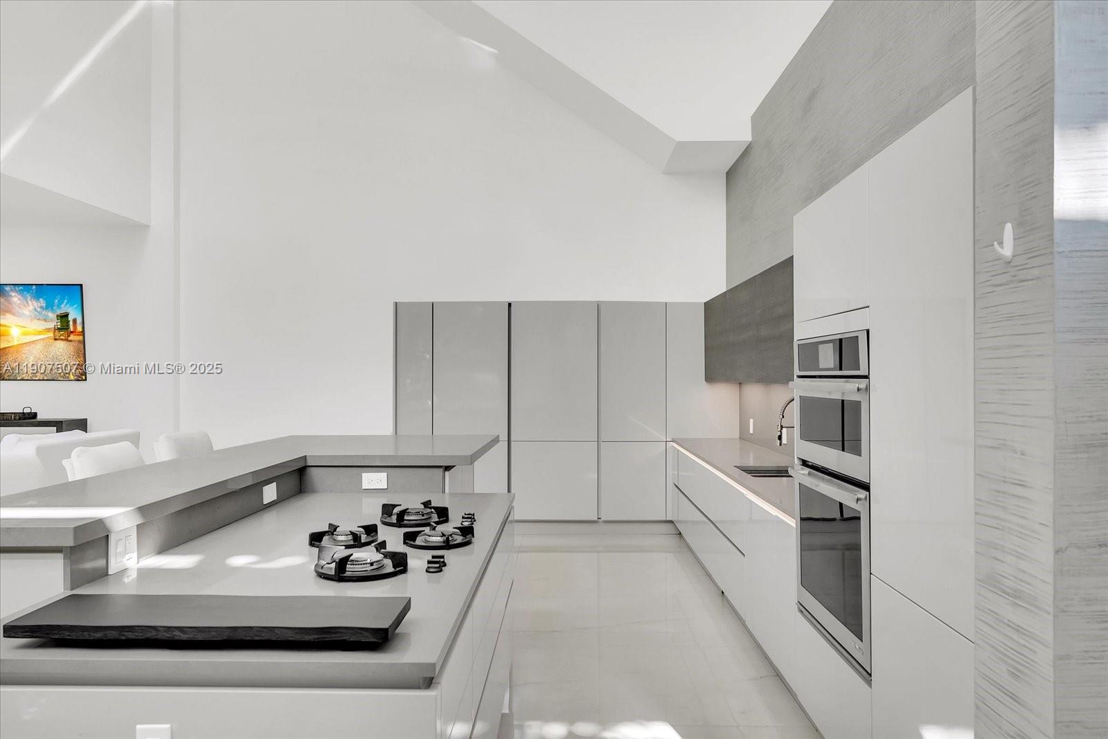 7830 Atlantic Way Miami Beach, FL 33141