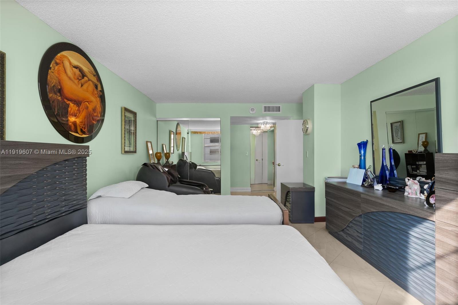 image Winston Towers 50011