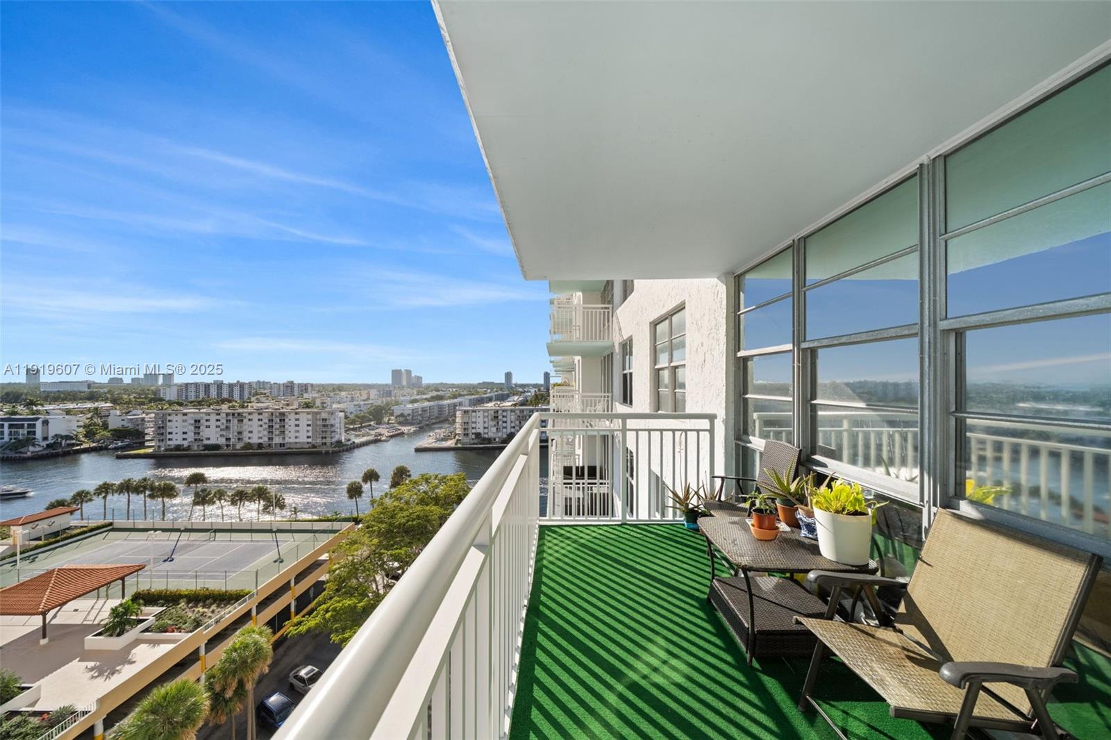 image Winston Towers 50013