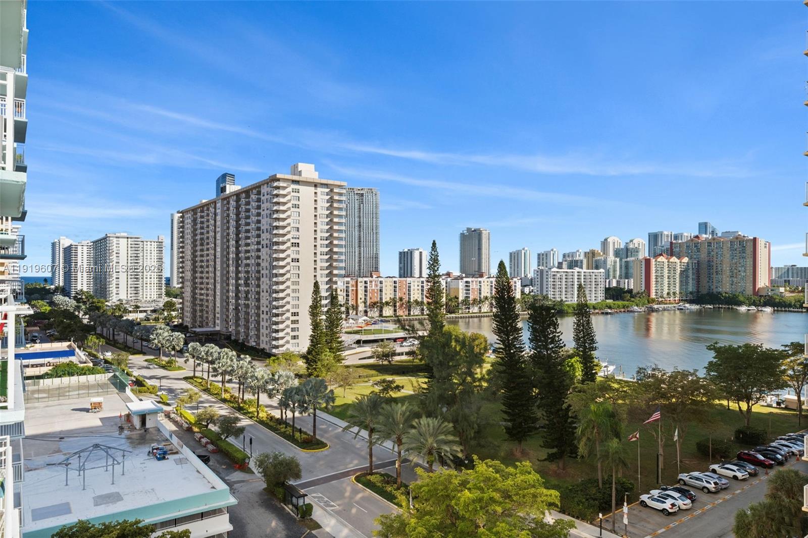 image Winston Towers 50014