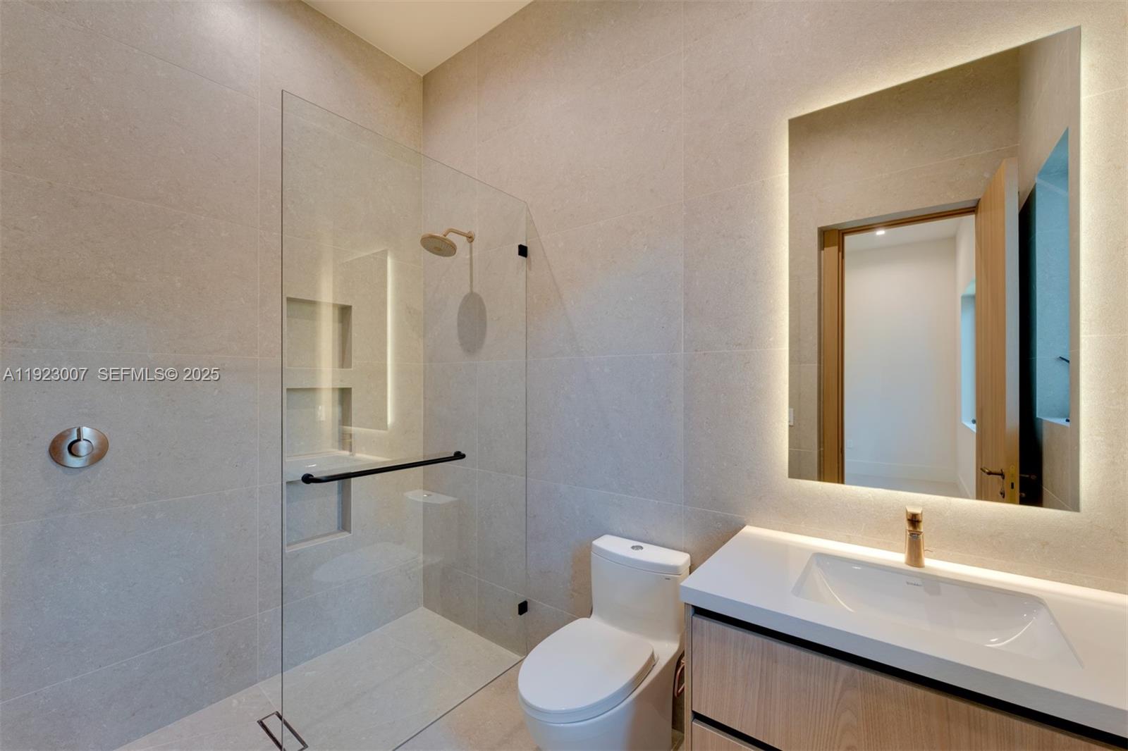 6840 SW 92nd St Pinecrest, FL 33156