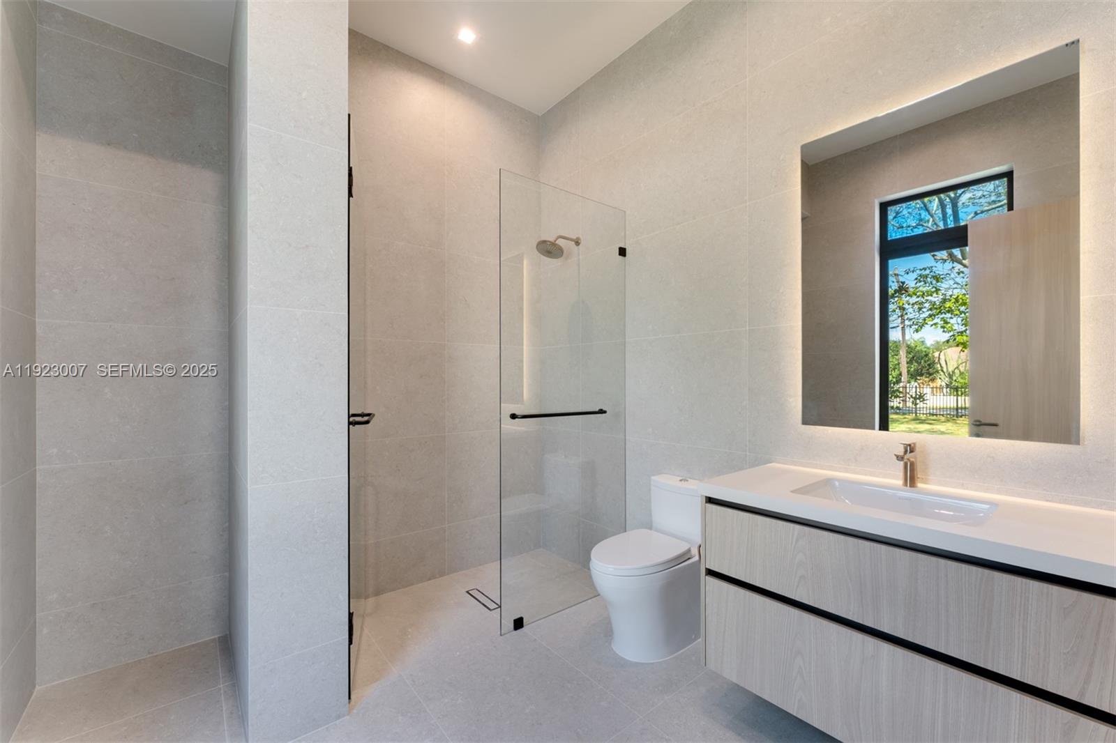 6840 SW 92nd St Pinecrest, FL 33156