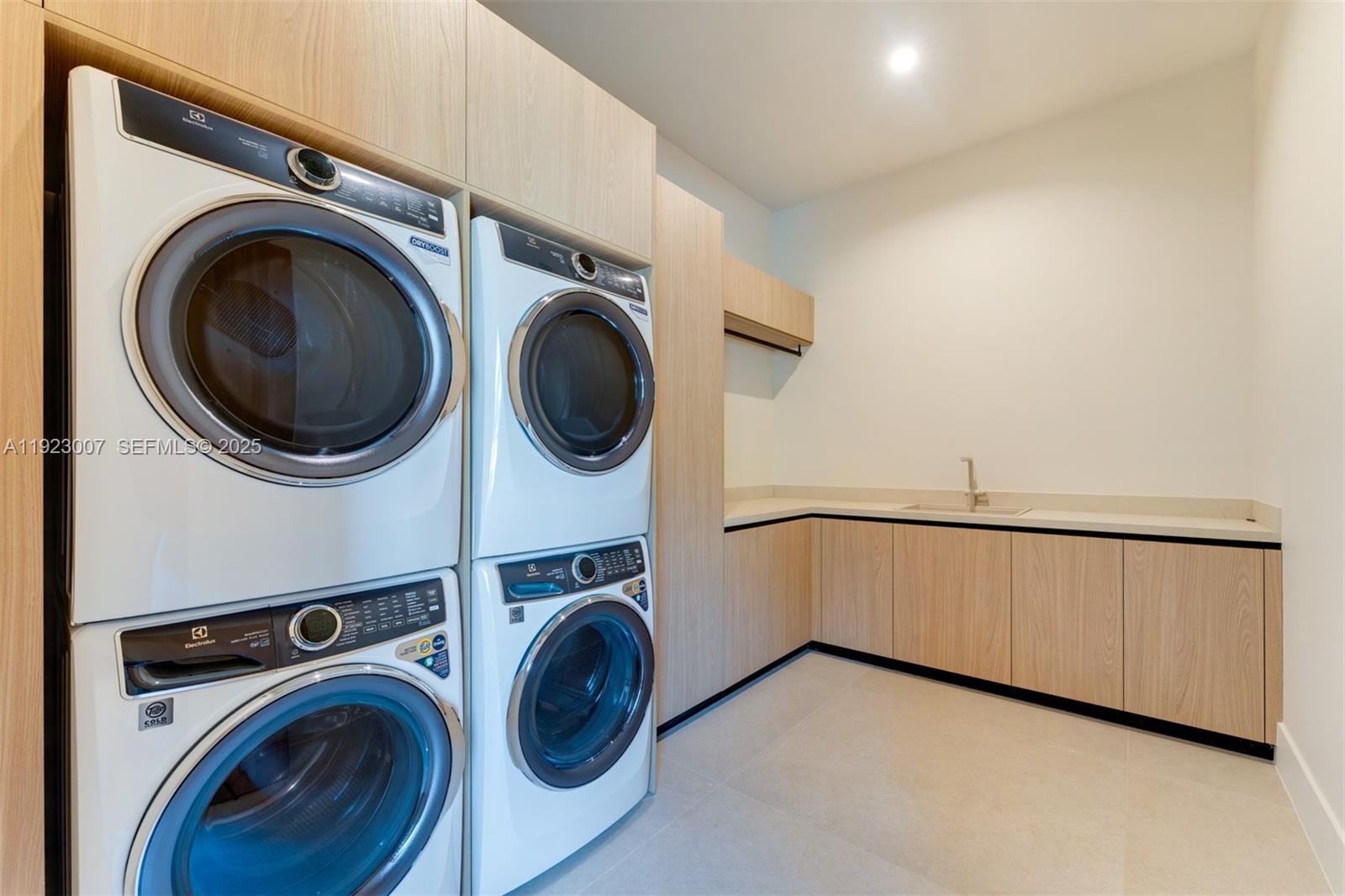 6840 SW 92nd St Pinecrest, FL 33156