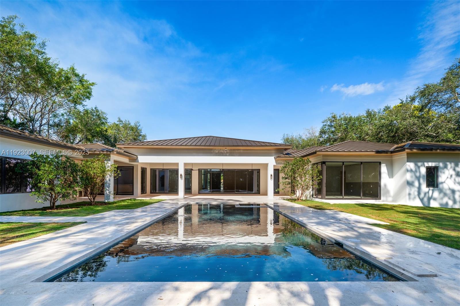 6840 SW 92nd St Pinecrest, FL 33156