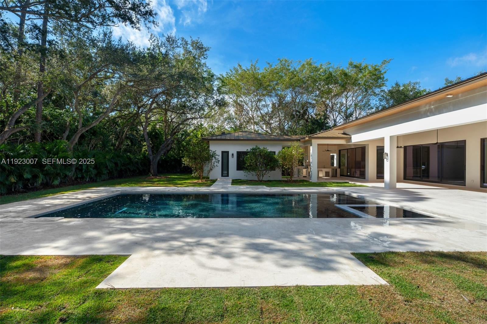 6840 SW 92nd St Pinecrest, FL 33156