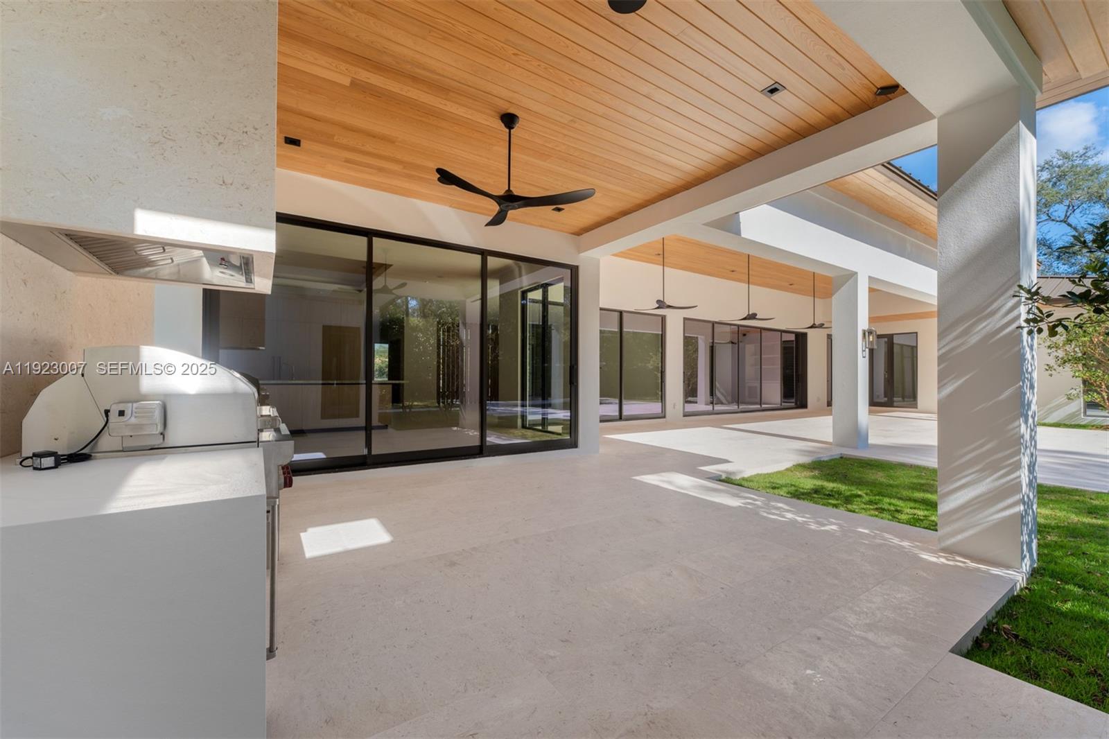 6840 SW 92nd St Pinecrest, FL 33156