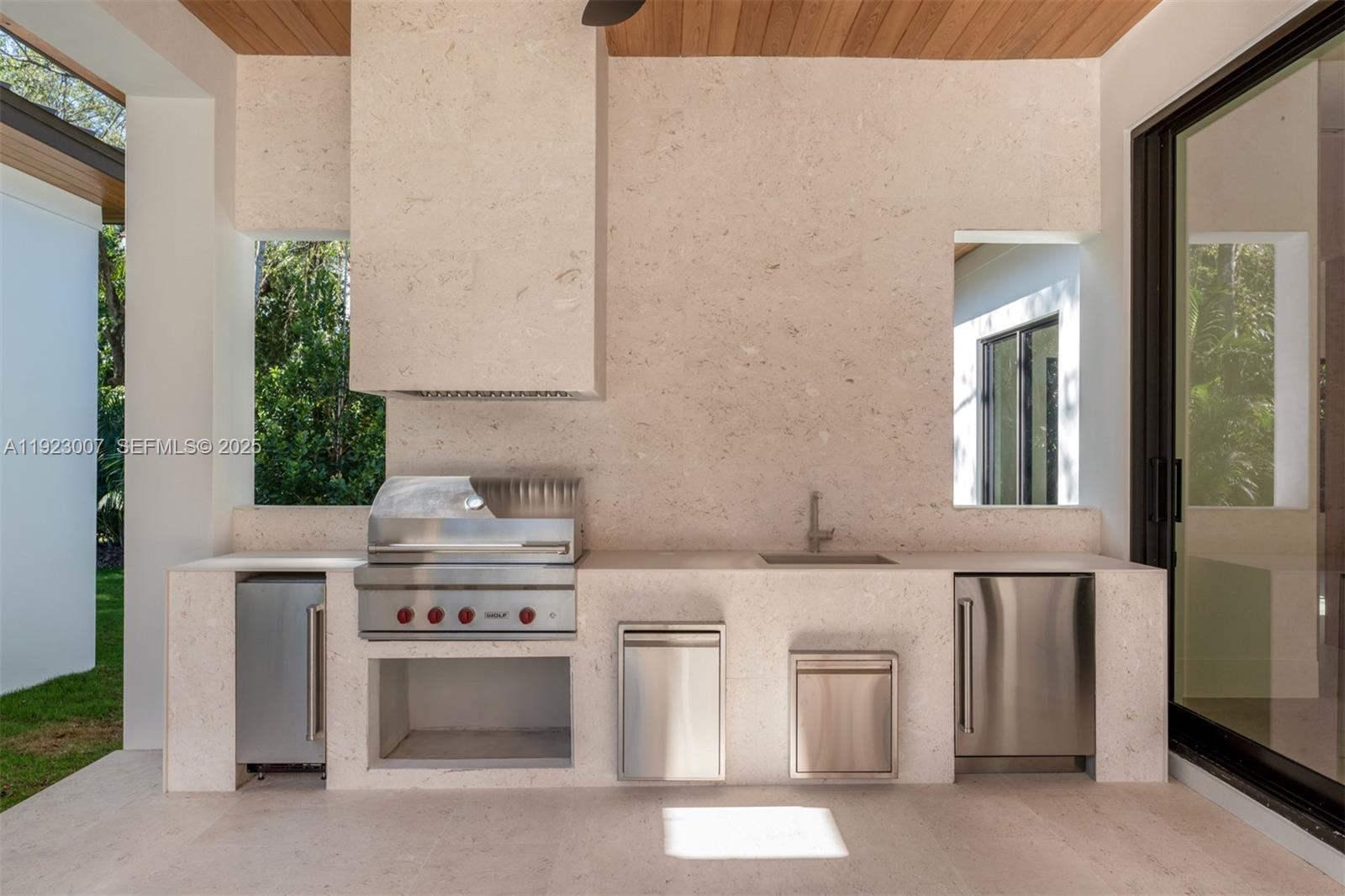 6840 SW 92nd St Pinecrest, FL 33156