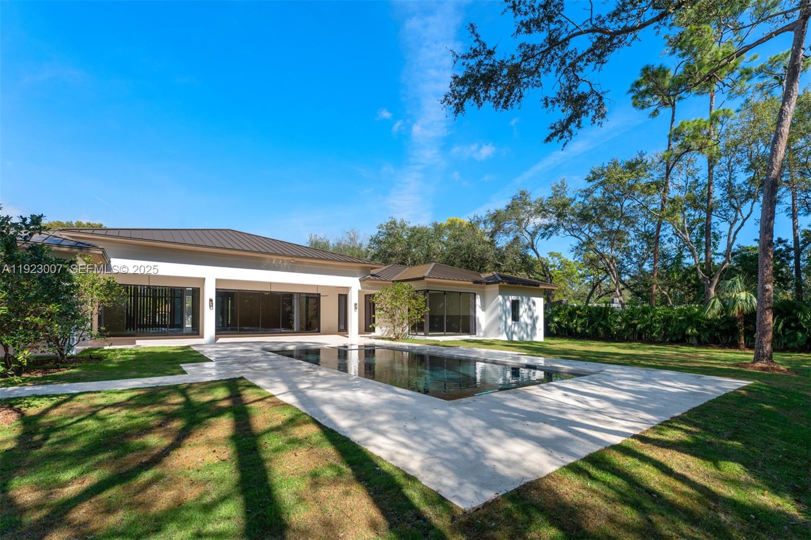 6840 SW 92nd St Pinecrest, FL 33156