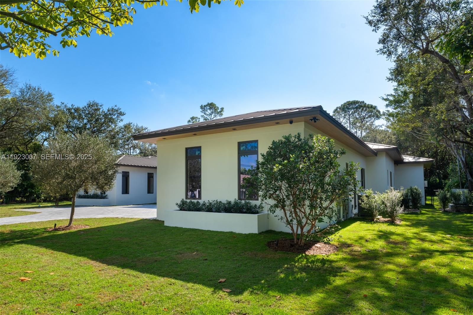 6840 SW 92nd St Pinecrest, FL 33156