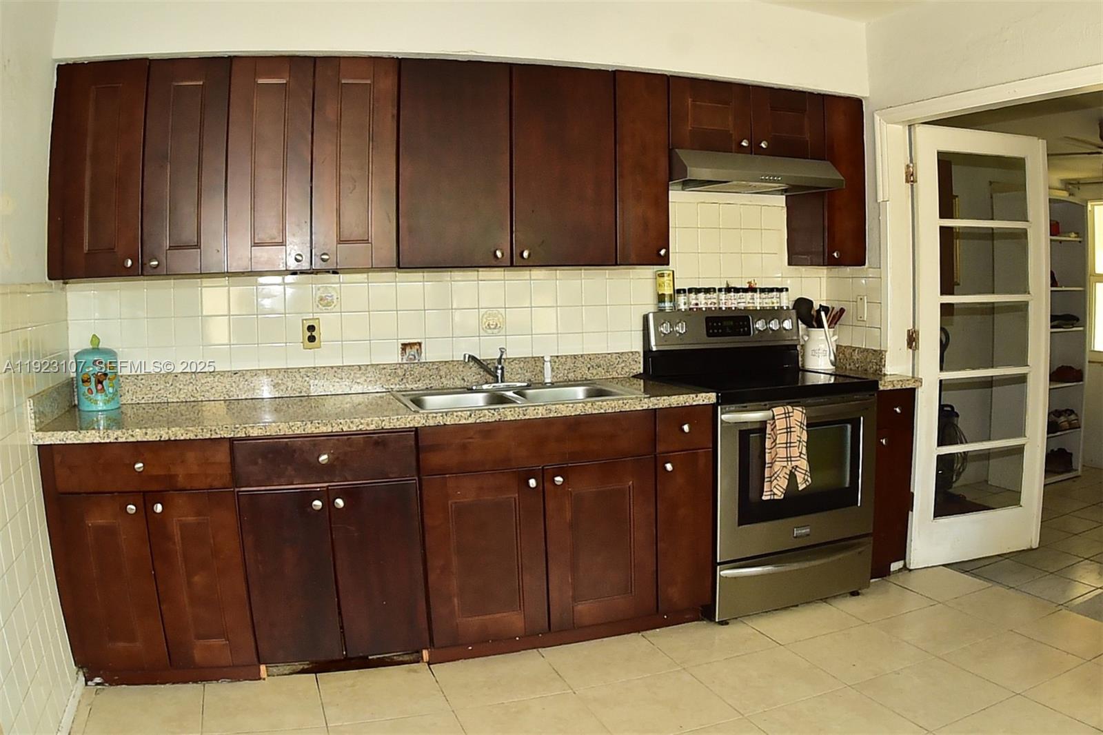 2812 Wiley St Hollywood, FL 33020