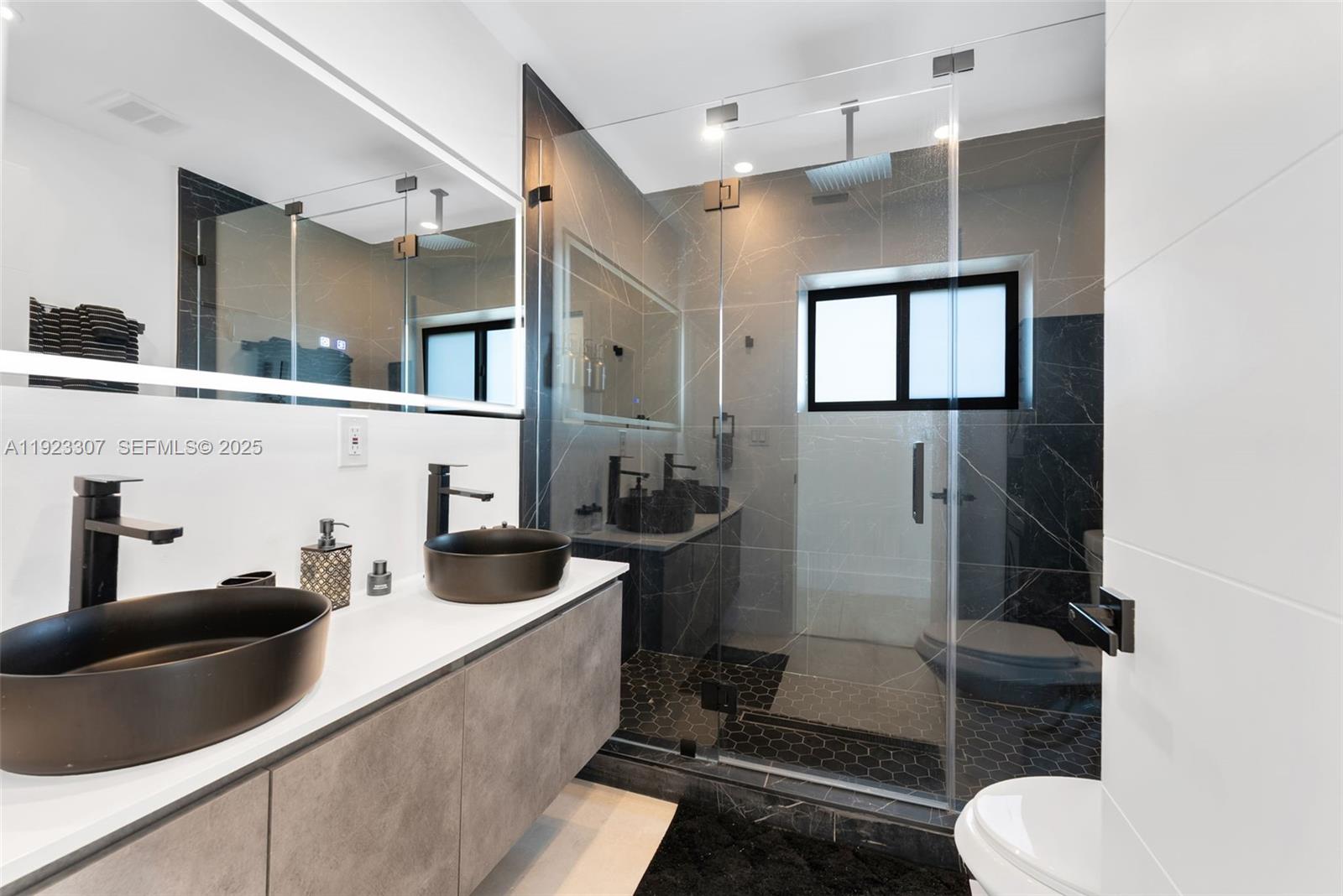 231 NE 45th St Miami, FL 33137