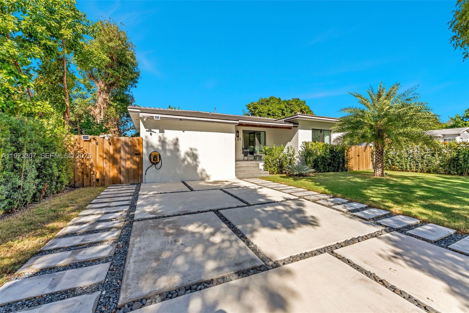 231 NE 45th St Miami, FL 33137