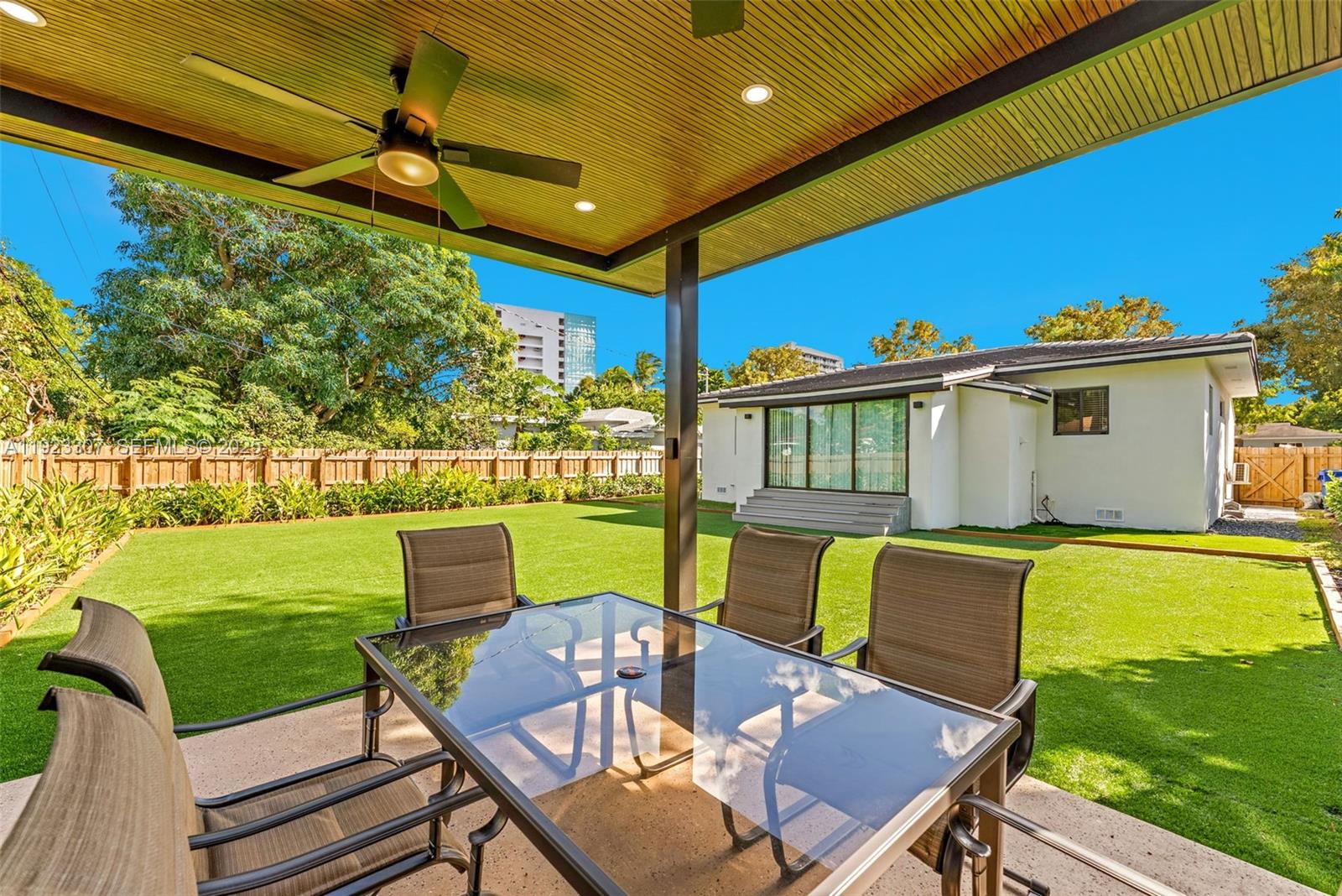 231 NE 45th St Miami, FL 33137