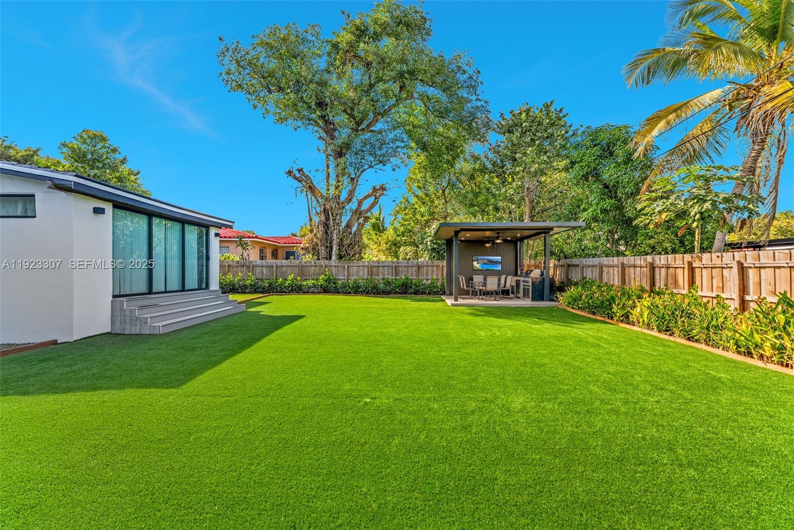 231 NE 45th St Miami, FL 33137