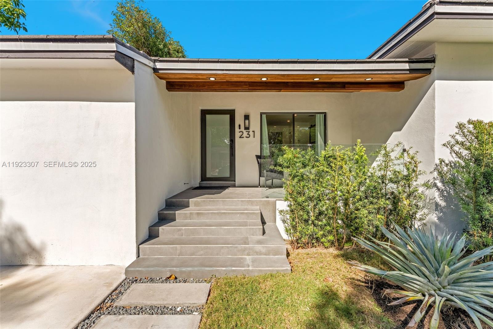 231 NE 45th St Miami, FL 33137