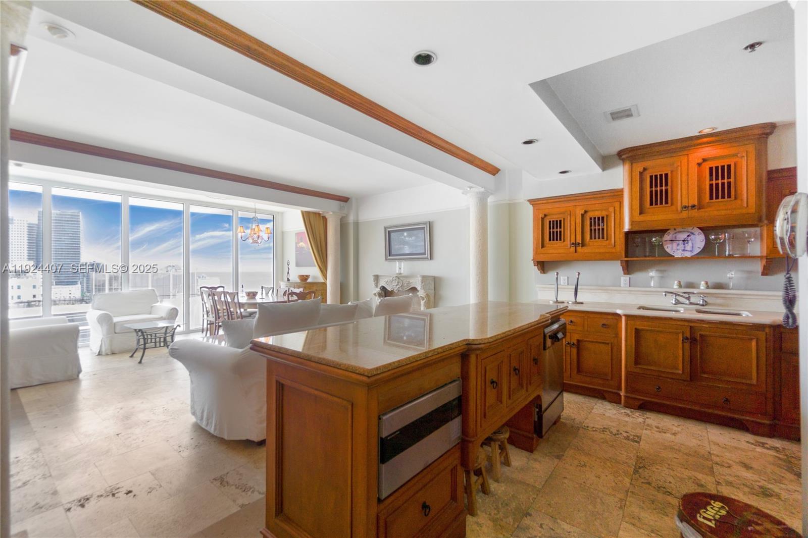 100 Lincoln Rd #PH8 Miami Beach, FL 33139