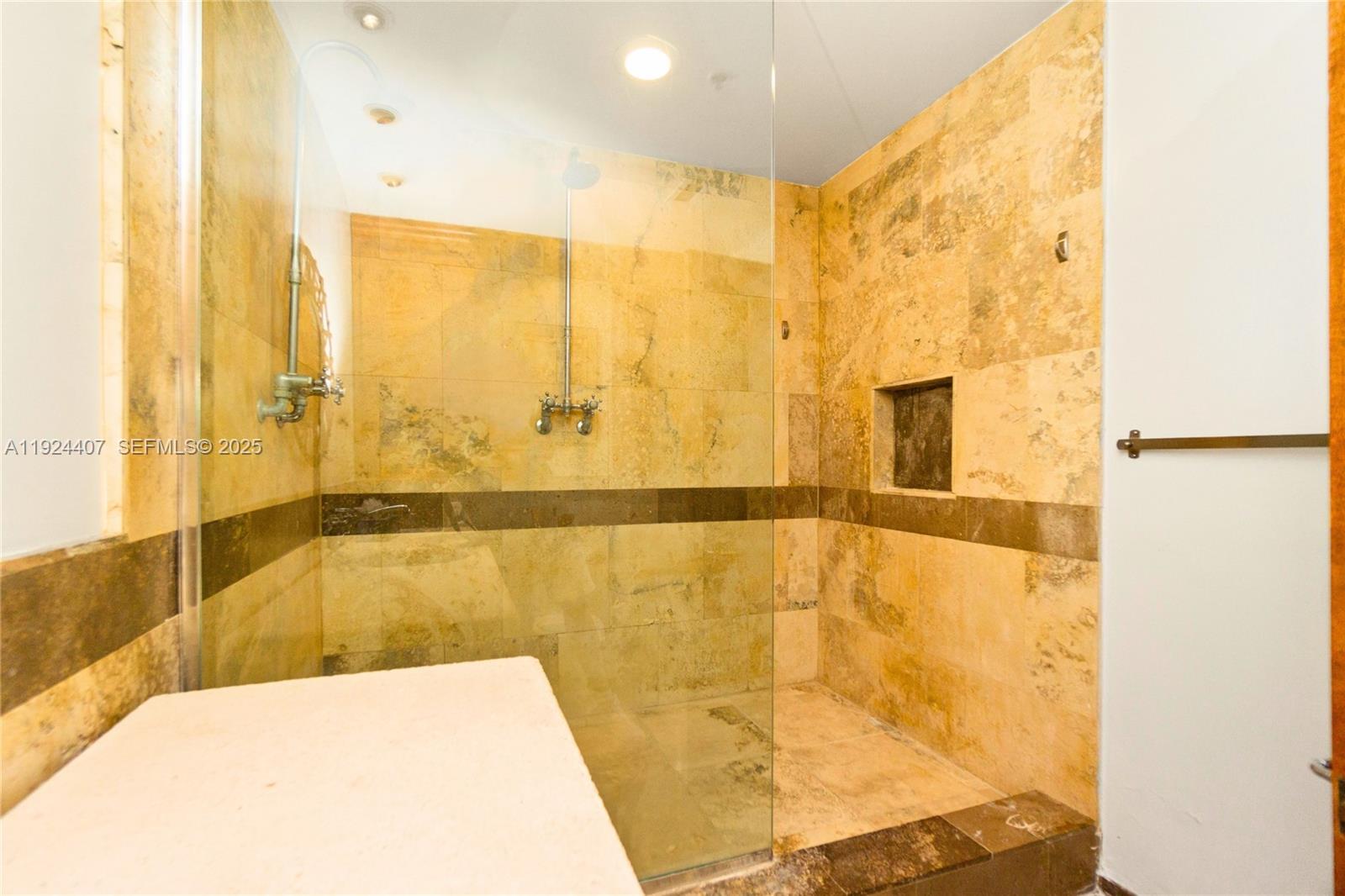 100 Lincoln Rd #PH8 Miami Beach, FL 33139