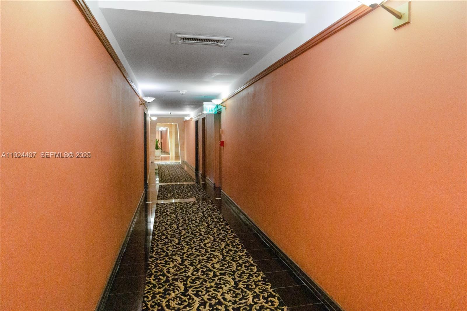 100 Lincoln Rd #PH8 Miami Beach, FL 33139