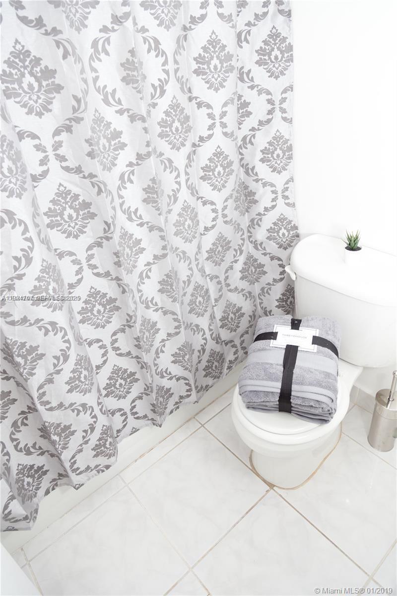 100 Lincoln Rd #1216 Miami Beach, FL 33139