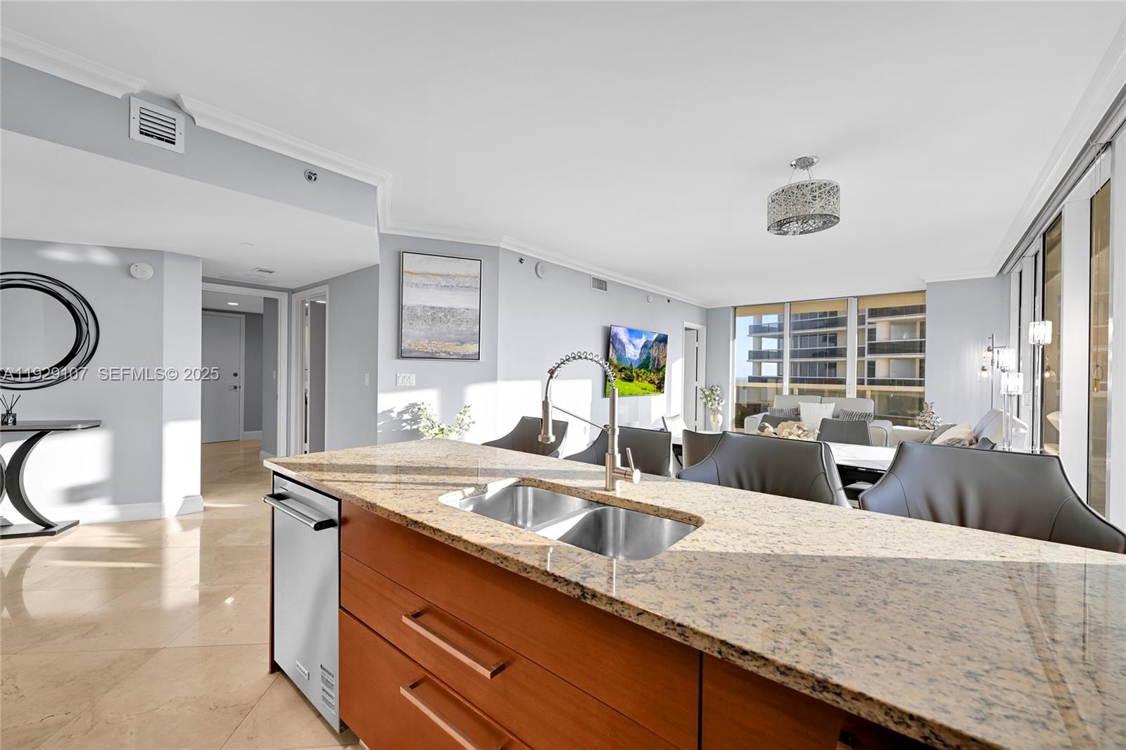 image Beach Club 215