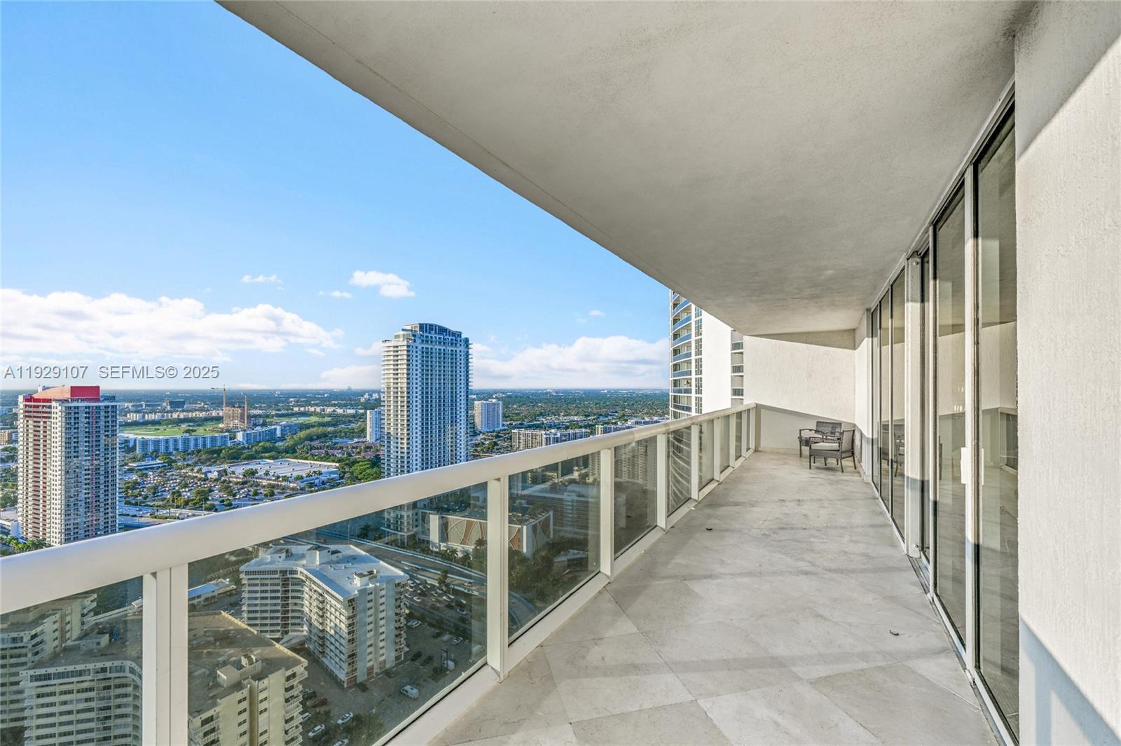 image Beach Club 225