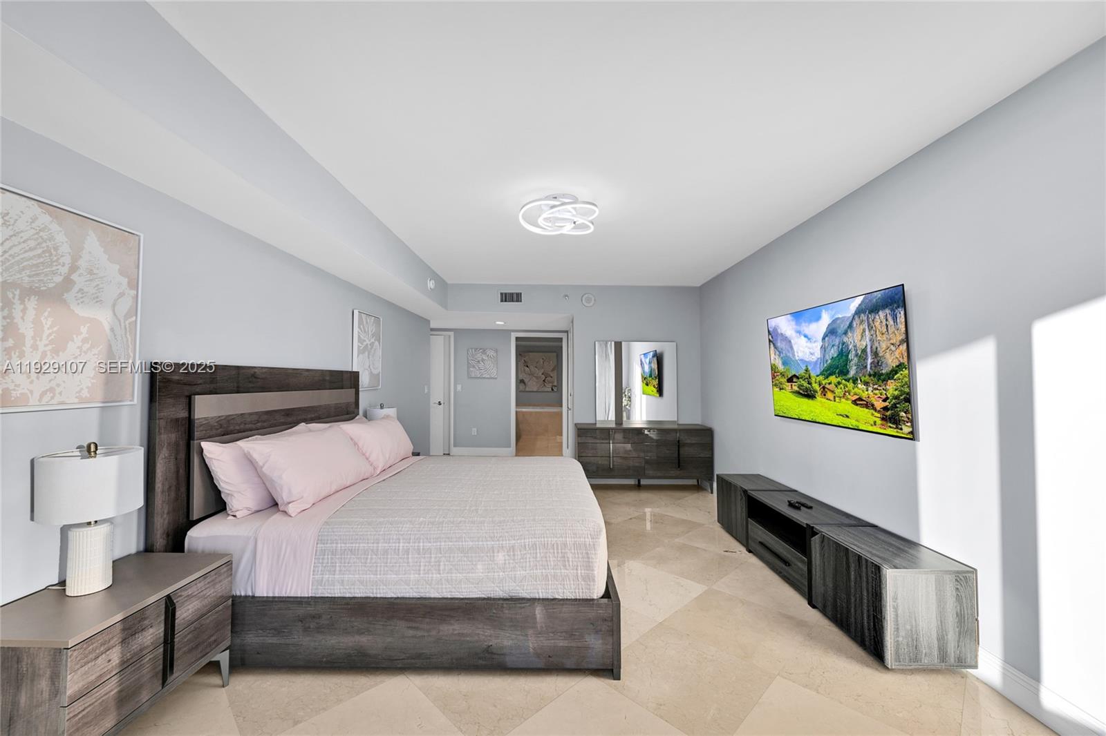 image Beach Club 235