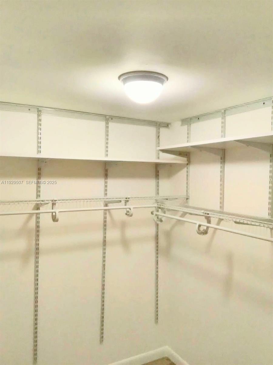 1755 NE 116th Rd #15 North Miami, FL 33181