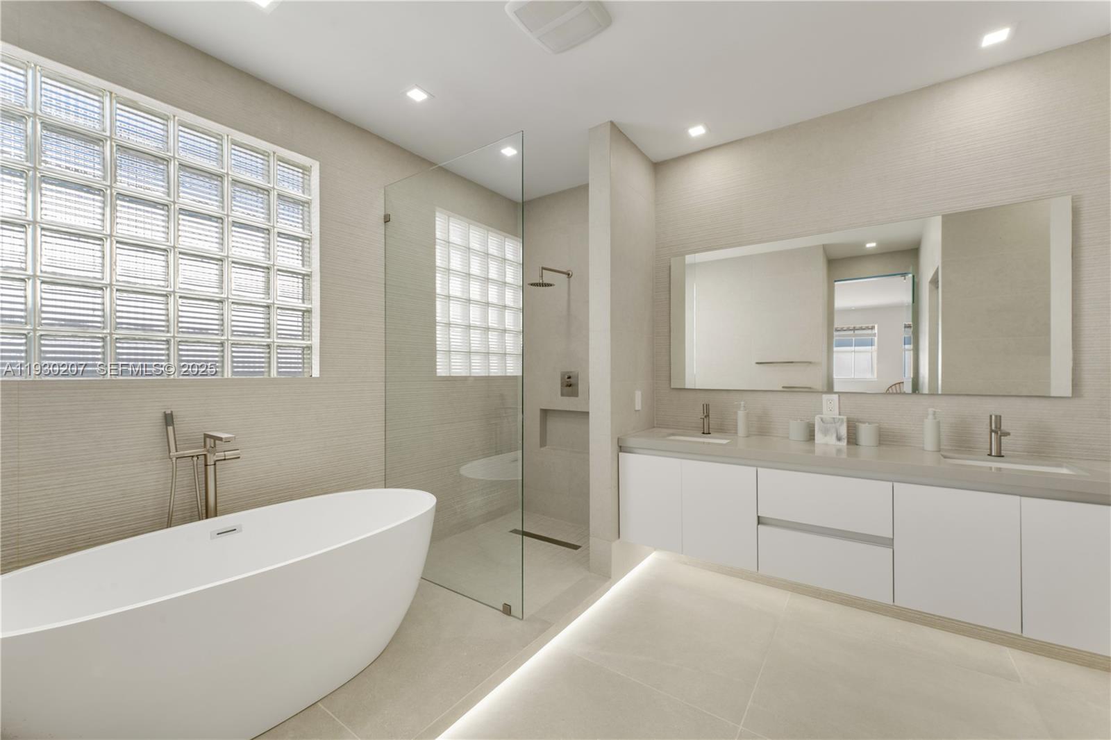 21156 NE 33rd Ave Aventura, FL 33180