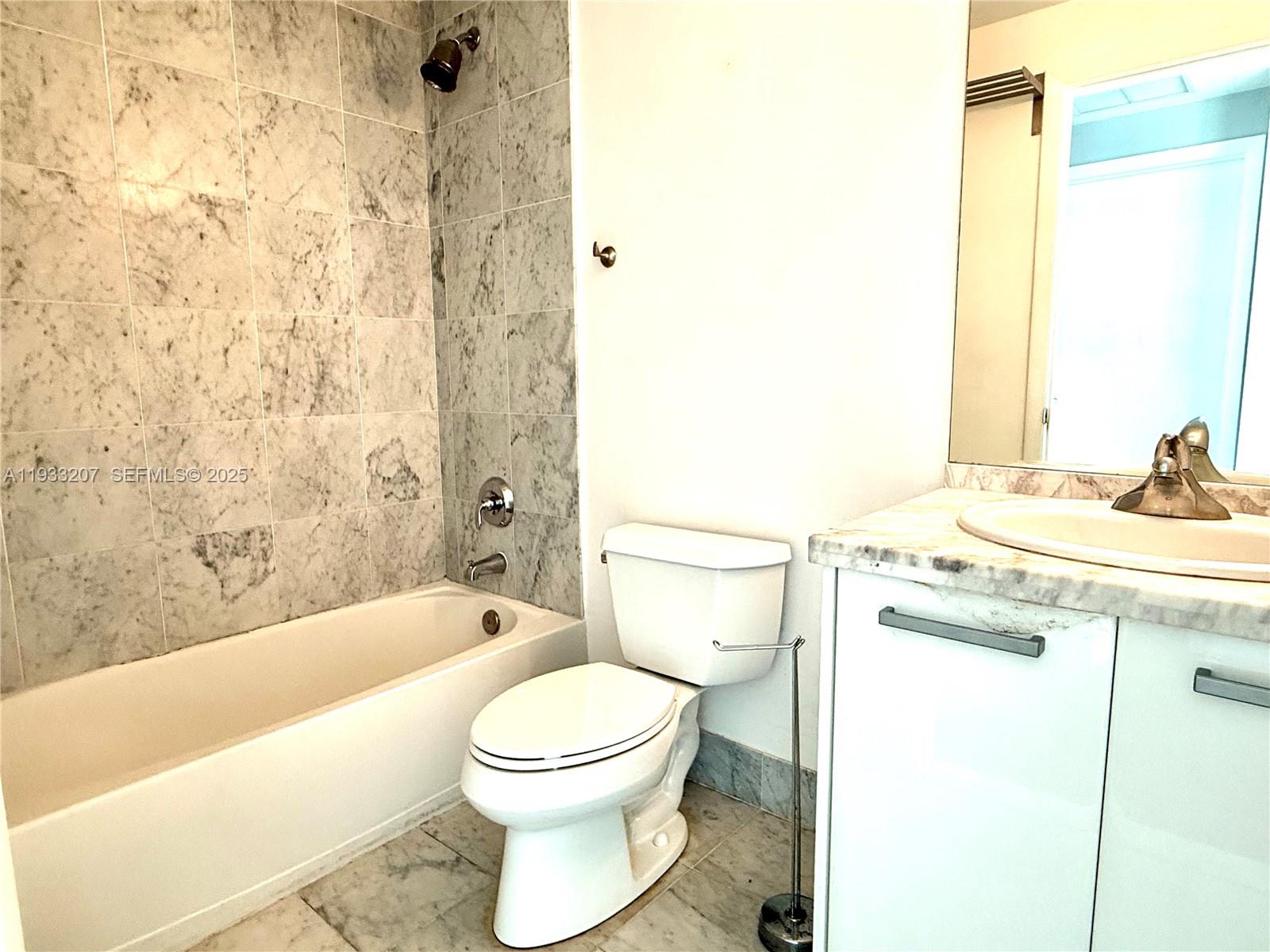 image Vizcayne South15