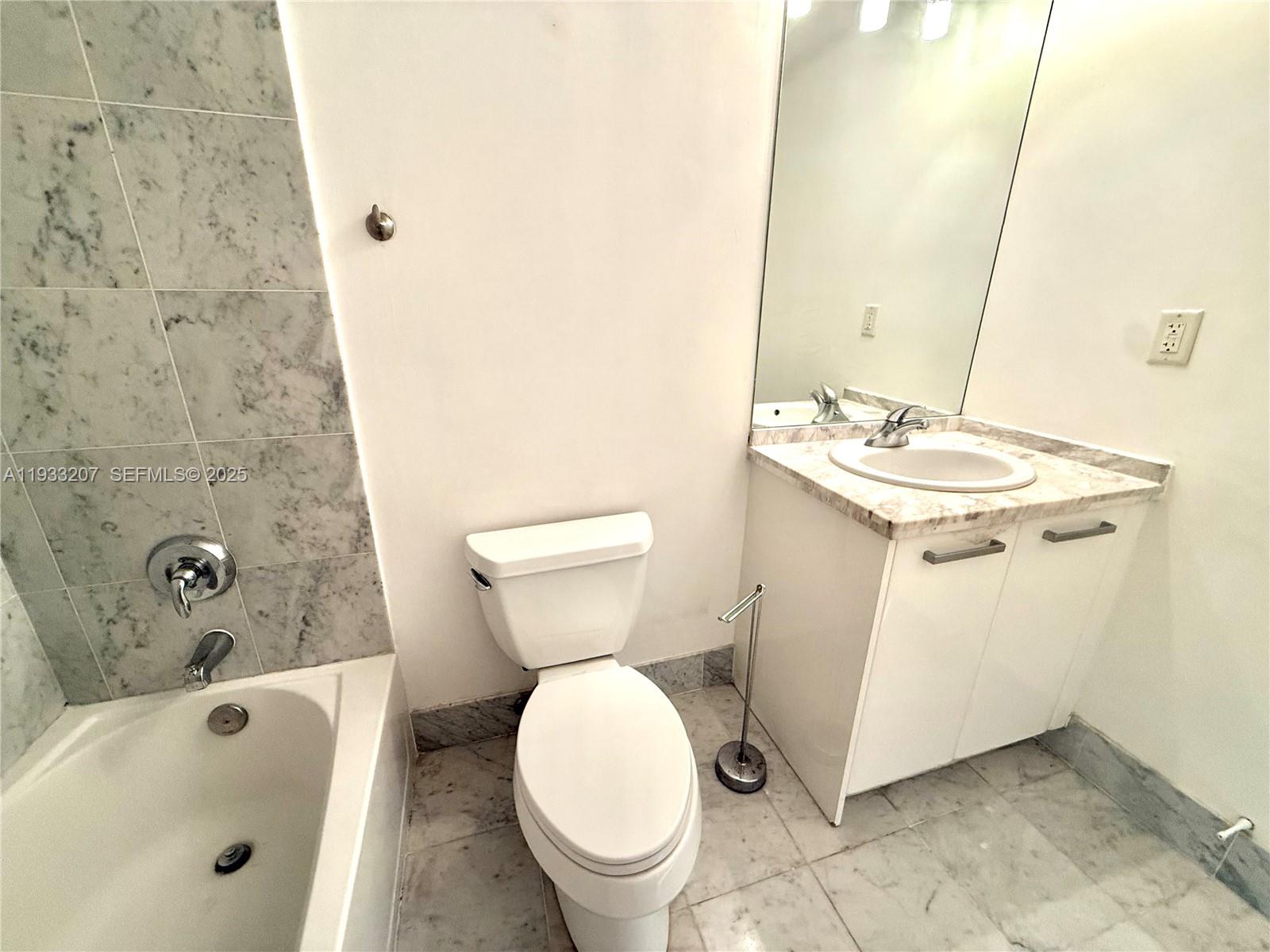 image Vizcayne South18