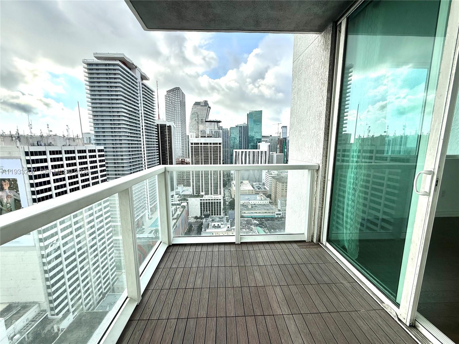 image Vizcayne South22