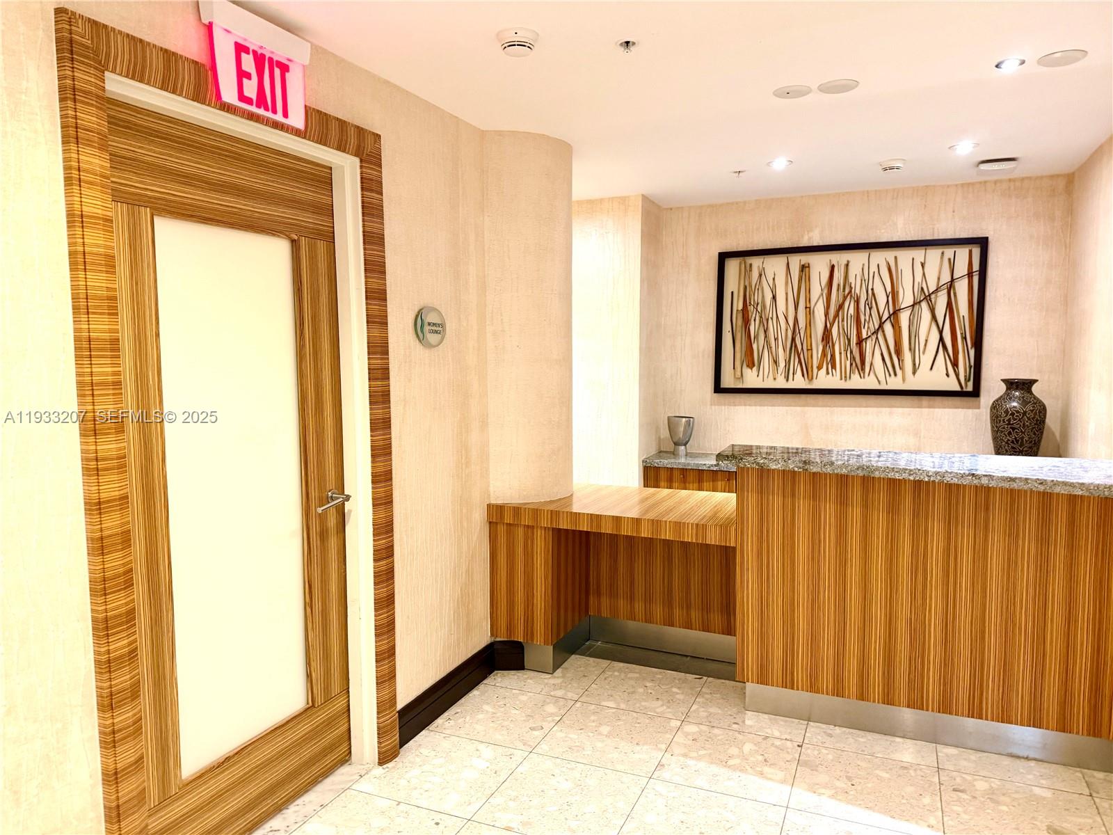 image Vizcayne South29