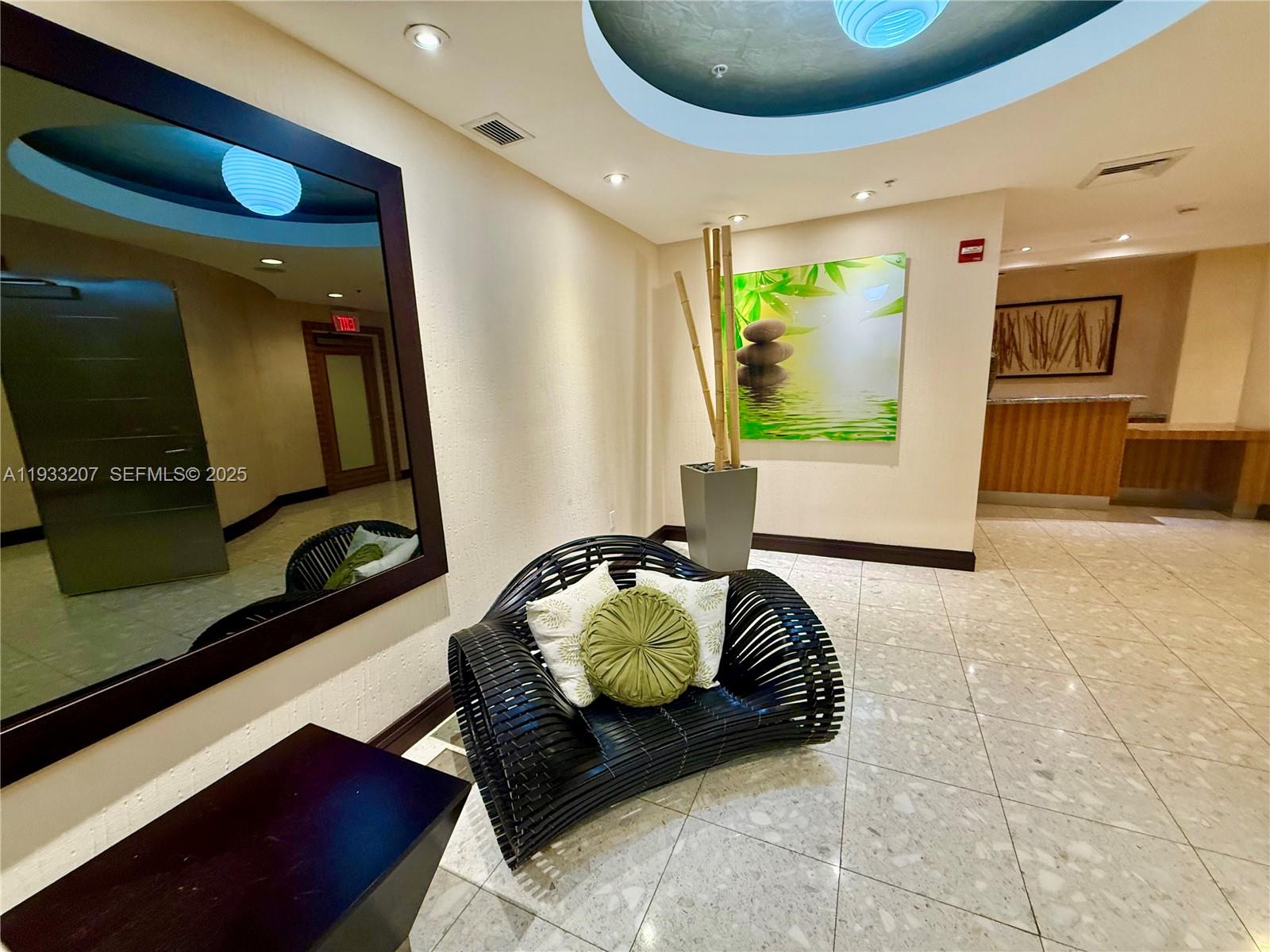 image Vizcayne South30