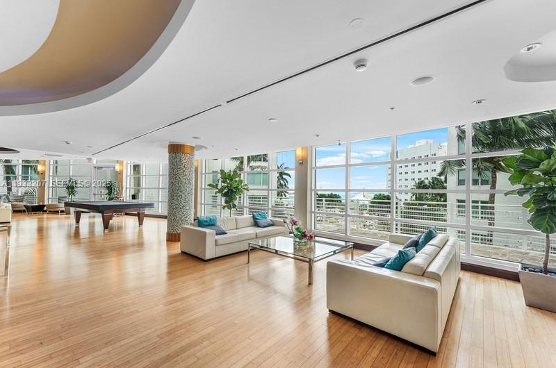 image Vizcayne South43