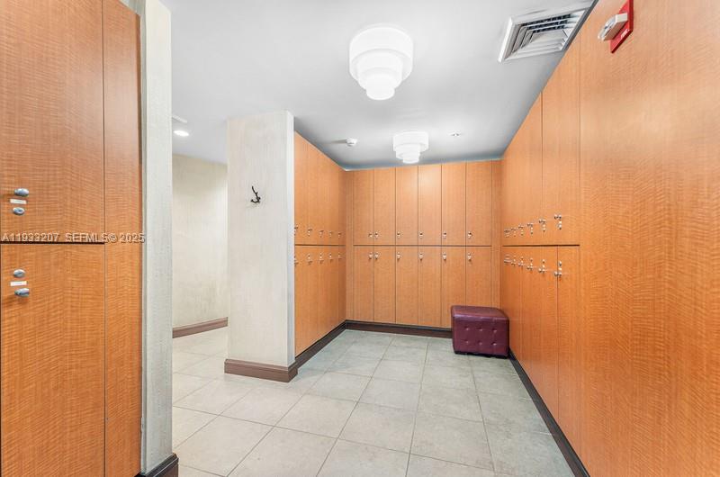 image Vizcayne South47