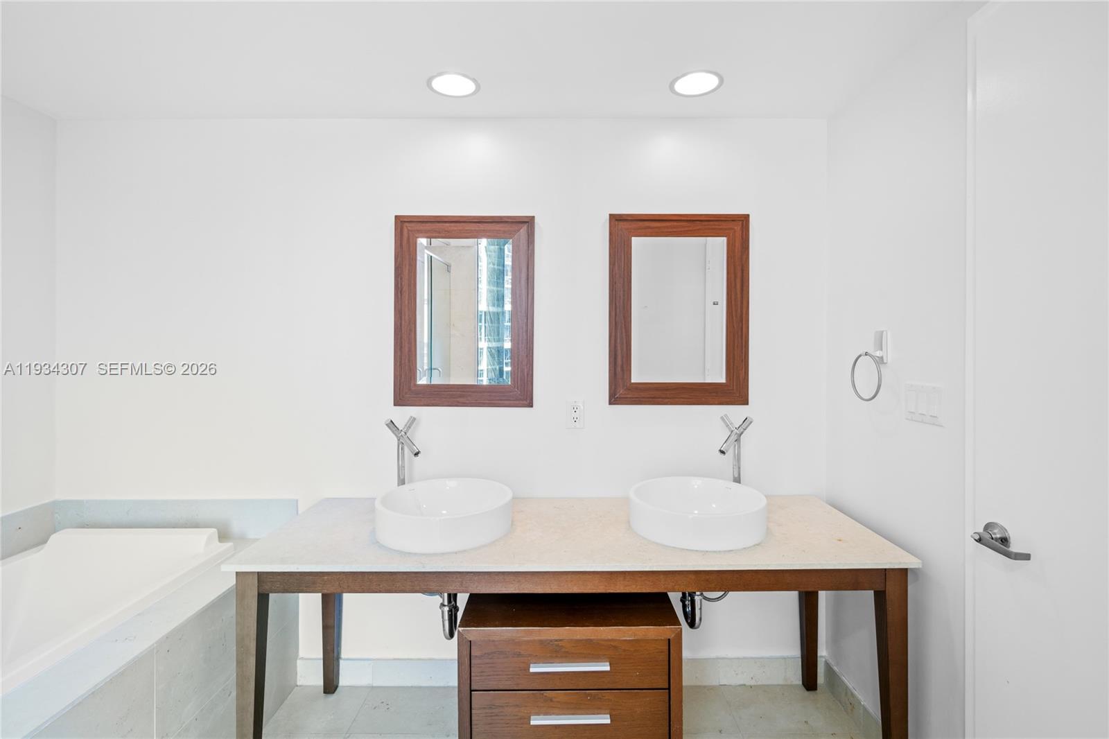 image Icon Brickell II22
