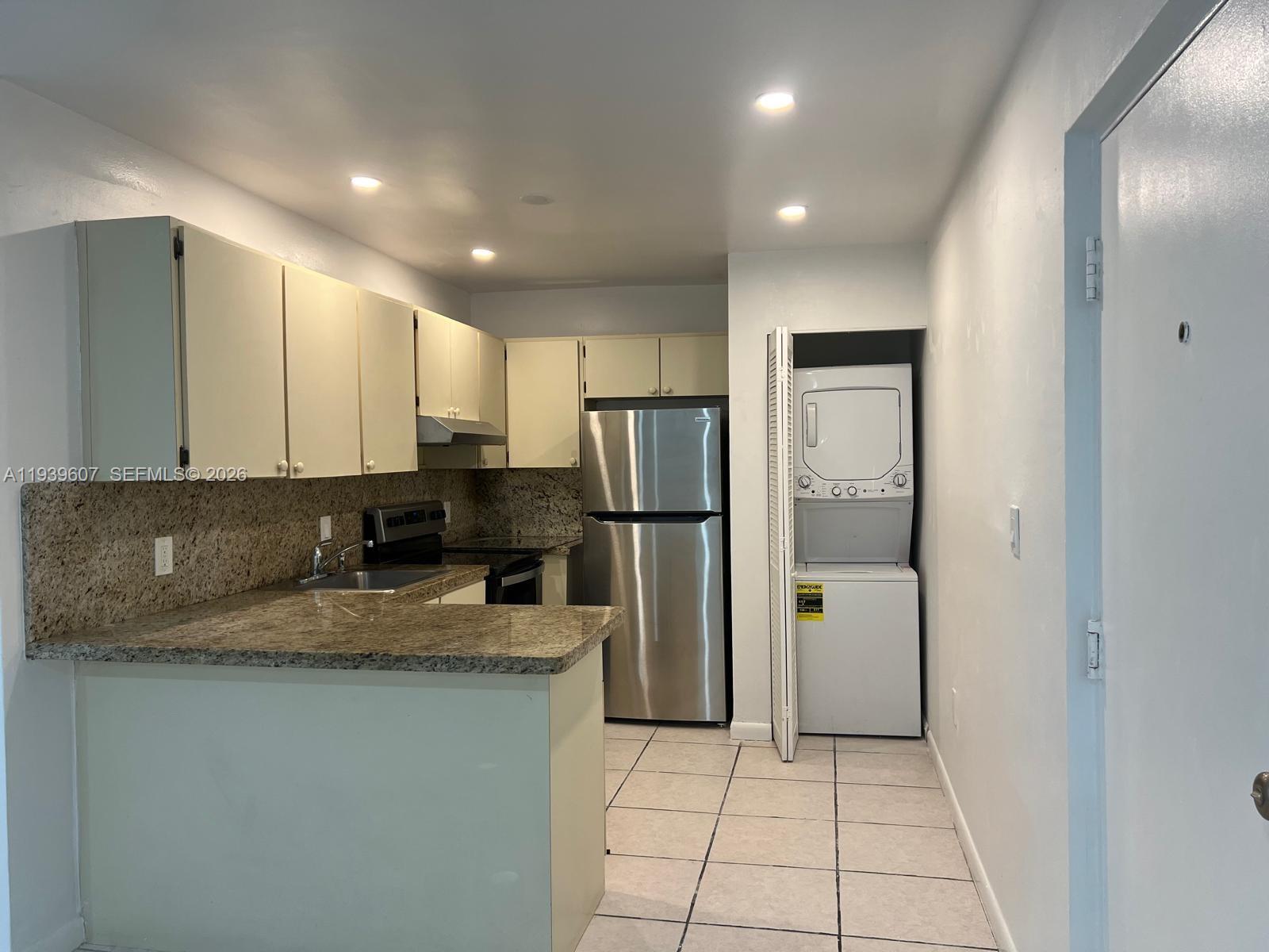 2727 NW 17th Ter #404