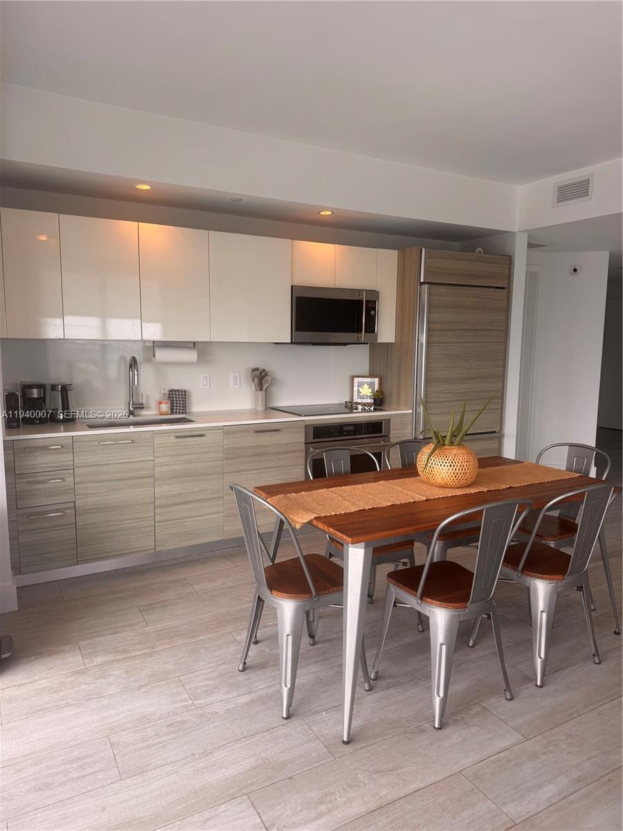 121 NE 34th St #1904 Miami, FL 33137