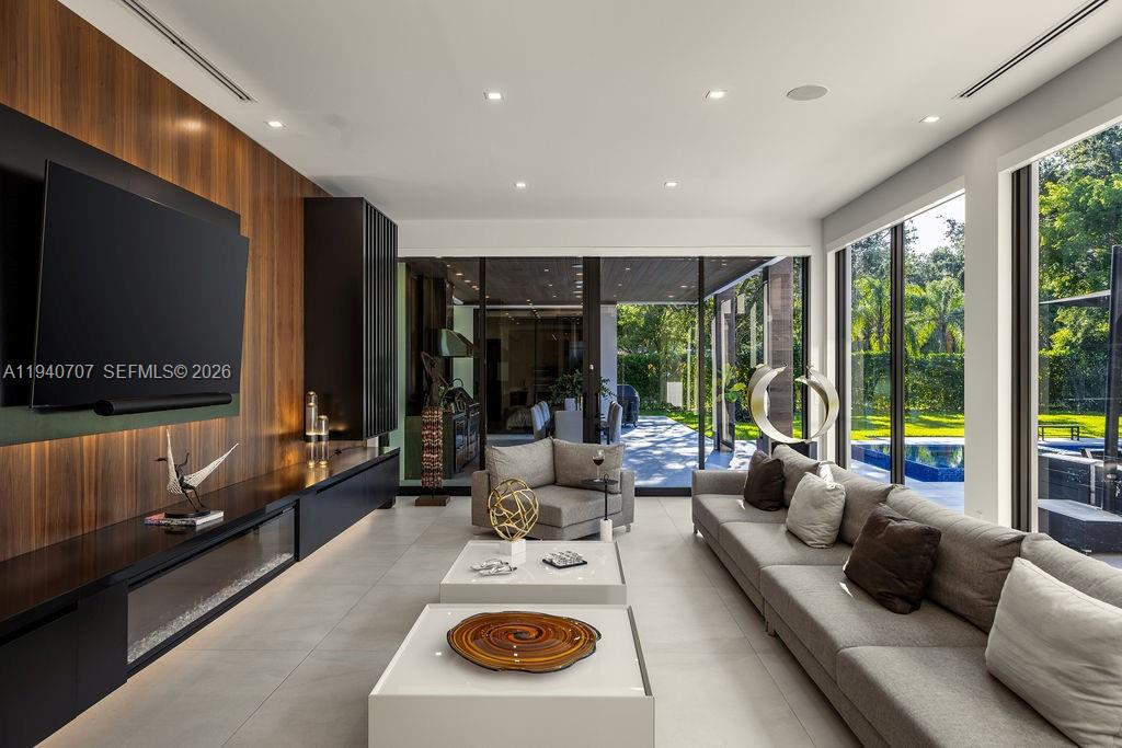 6850 SW 73rd Ct Miami, FL 33143