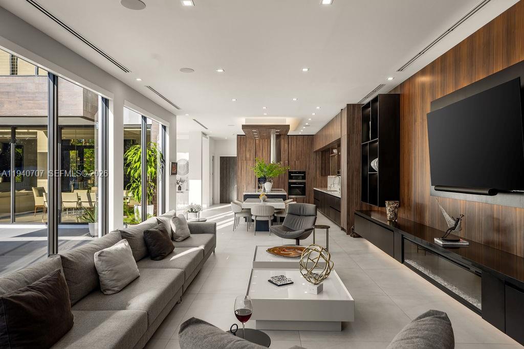 6850 SW 73rd Ct Miami, FL 33143