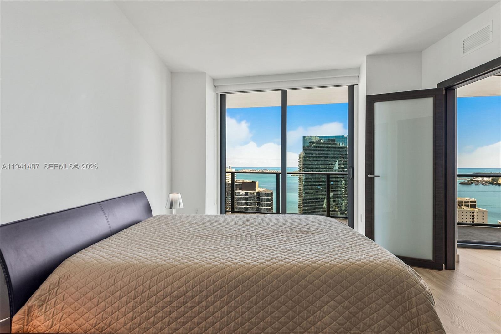 image Dua Brickell14