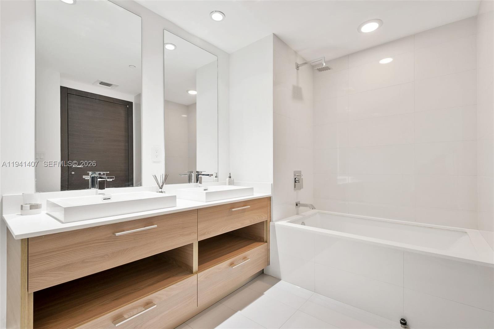 image Dua Brickell18