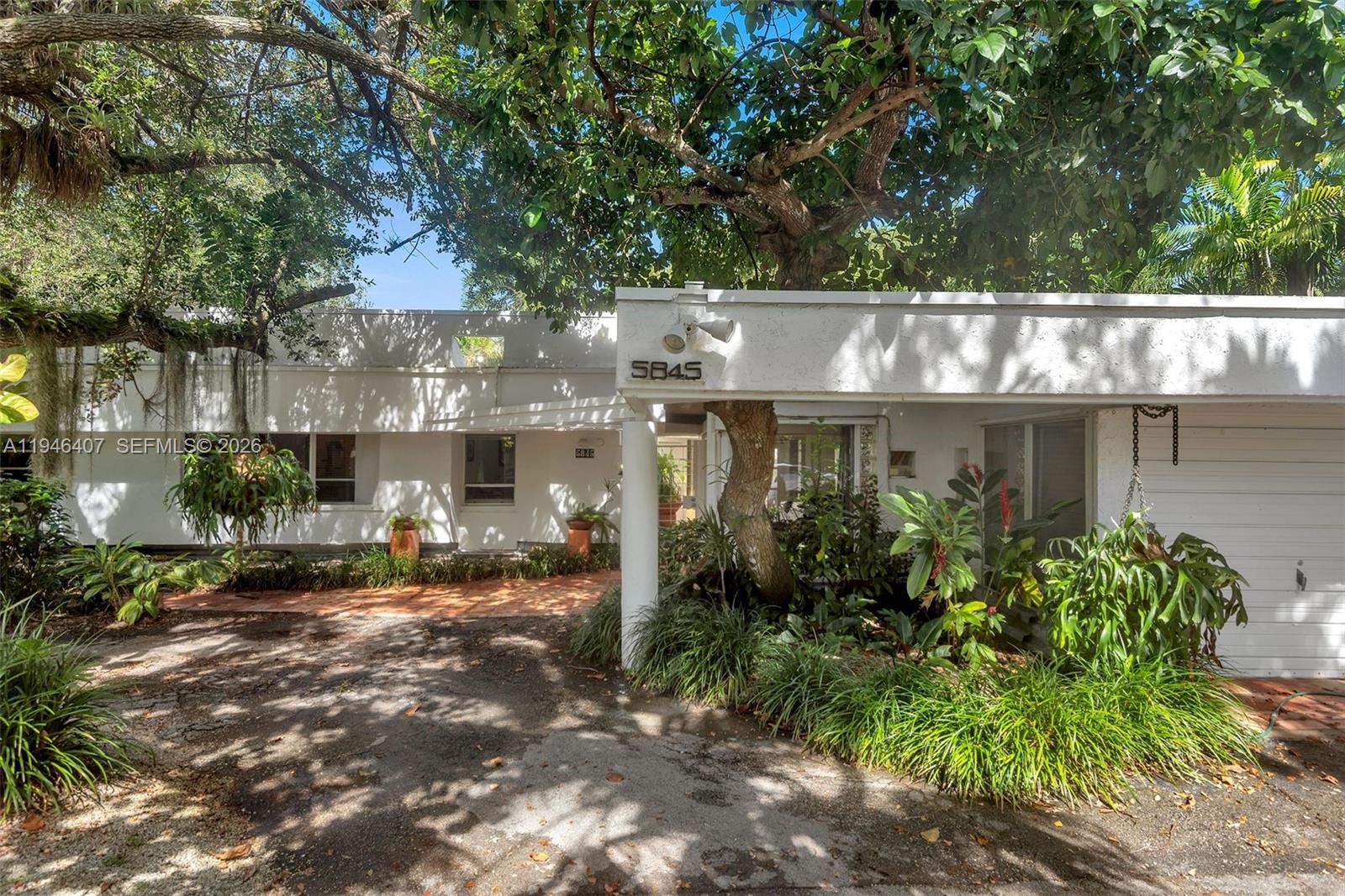 5845 SW 88th St South Miami, FL 33156