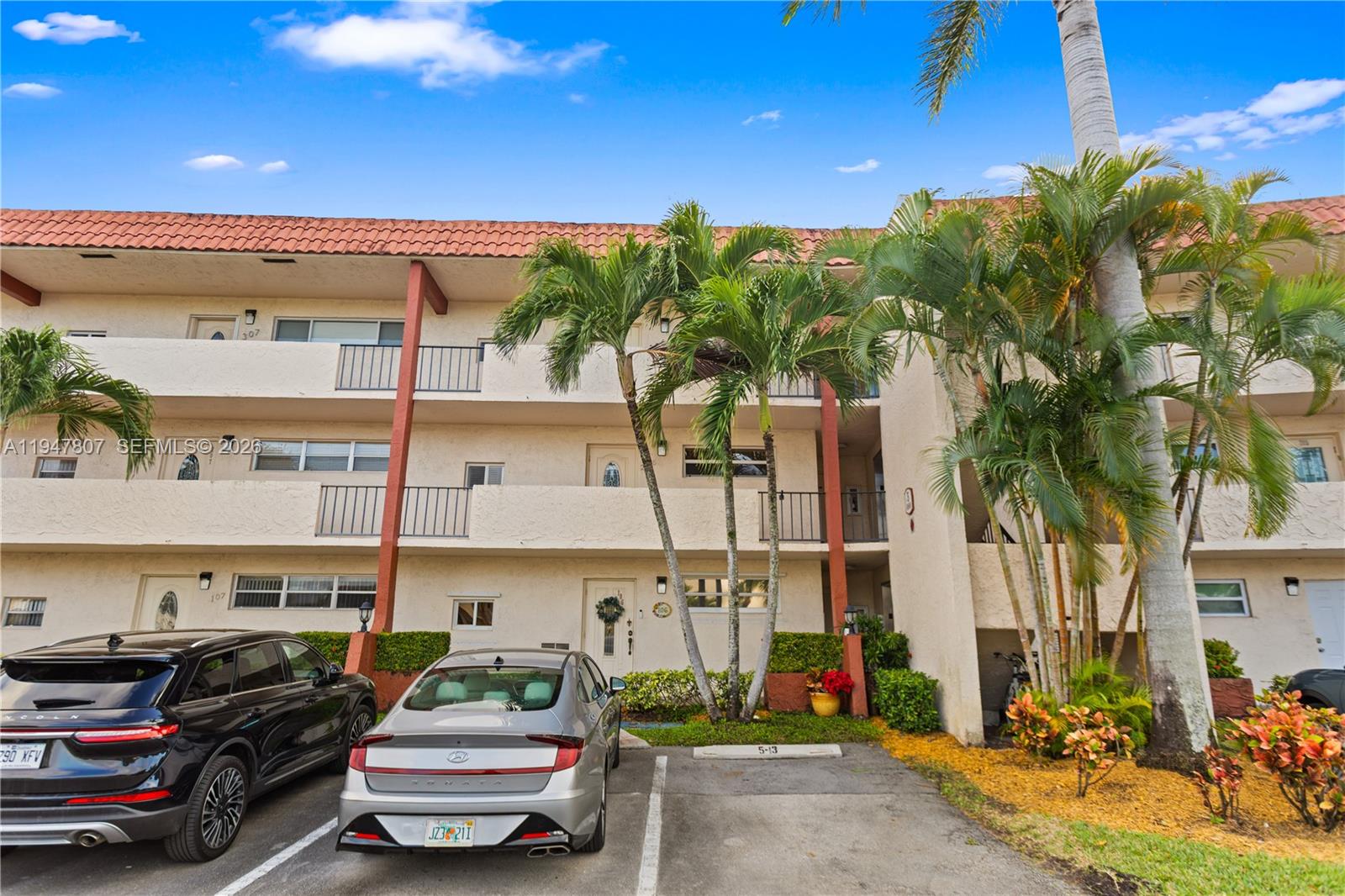 9500 N Hollybrook Lk Dr #5-206 Pembroke Pines, FL 33025