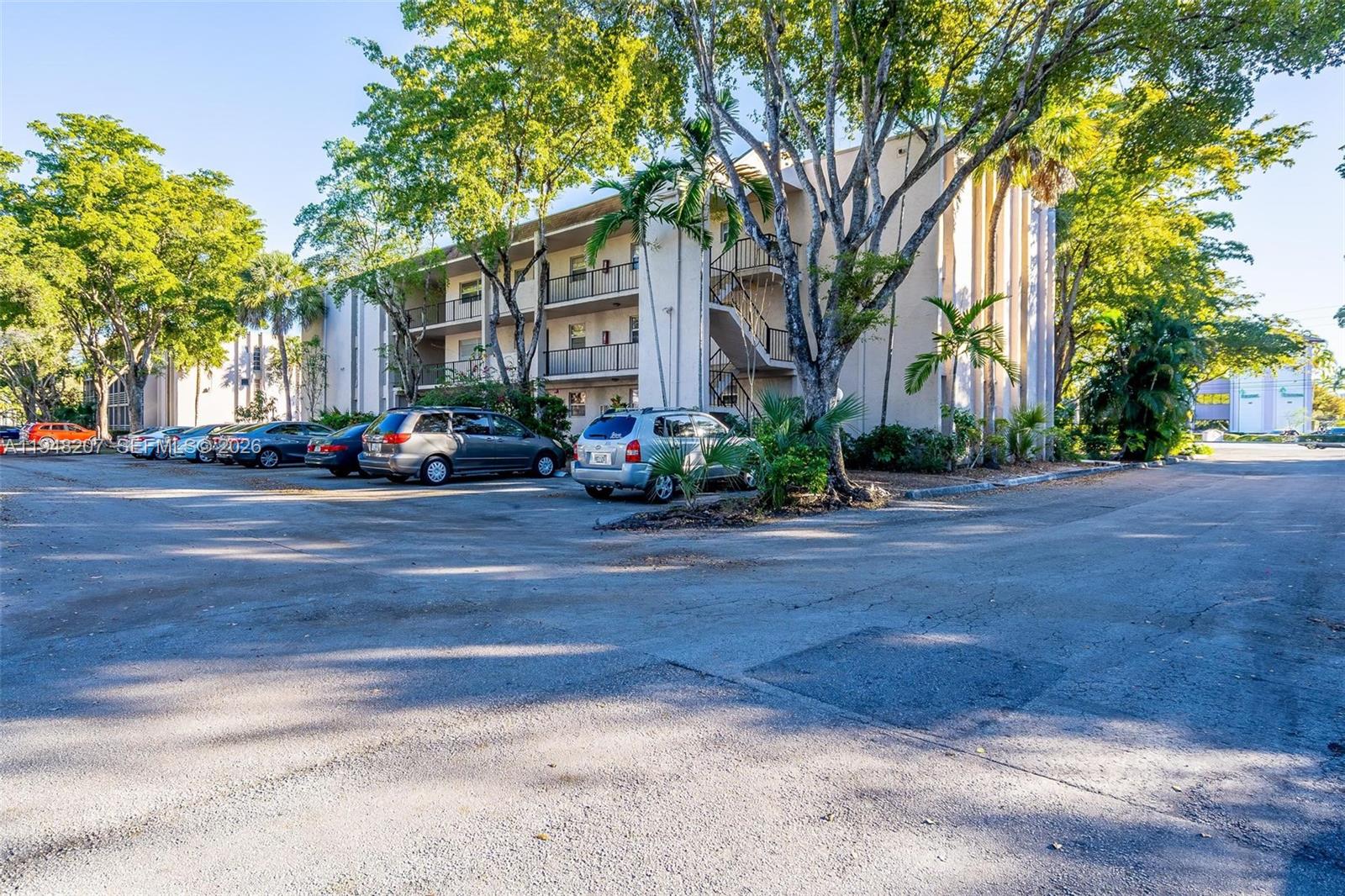 469 N Pine Is Rd #B302