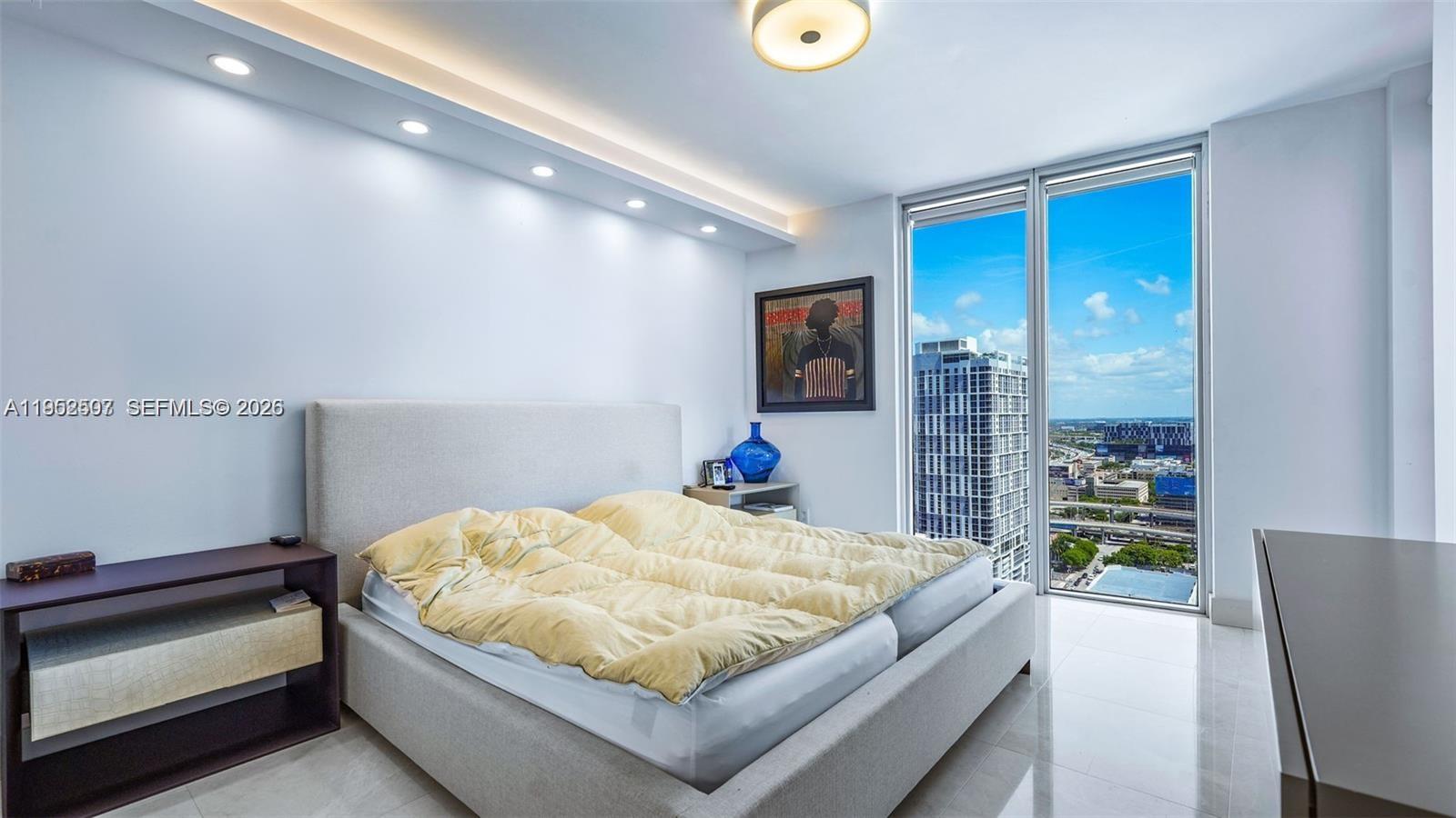 185 SW 7th Th St #2911 Miami, FL 33130