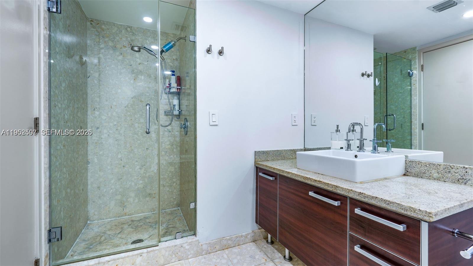 185 SW 7th Th St #2911 Miami, FL 33130