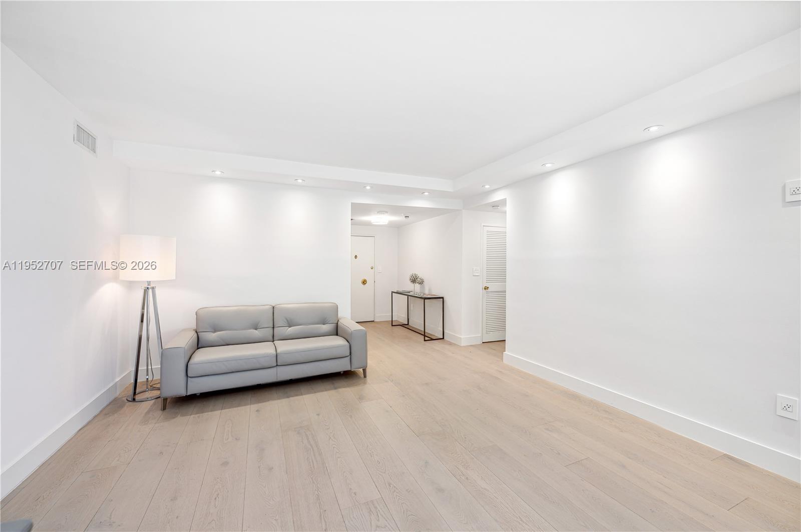 5255 Collins Ave #4A Miami Beach, FL 33140