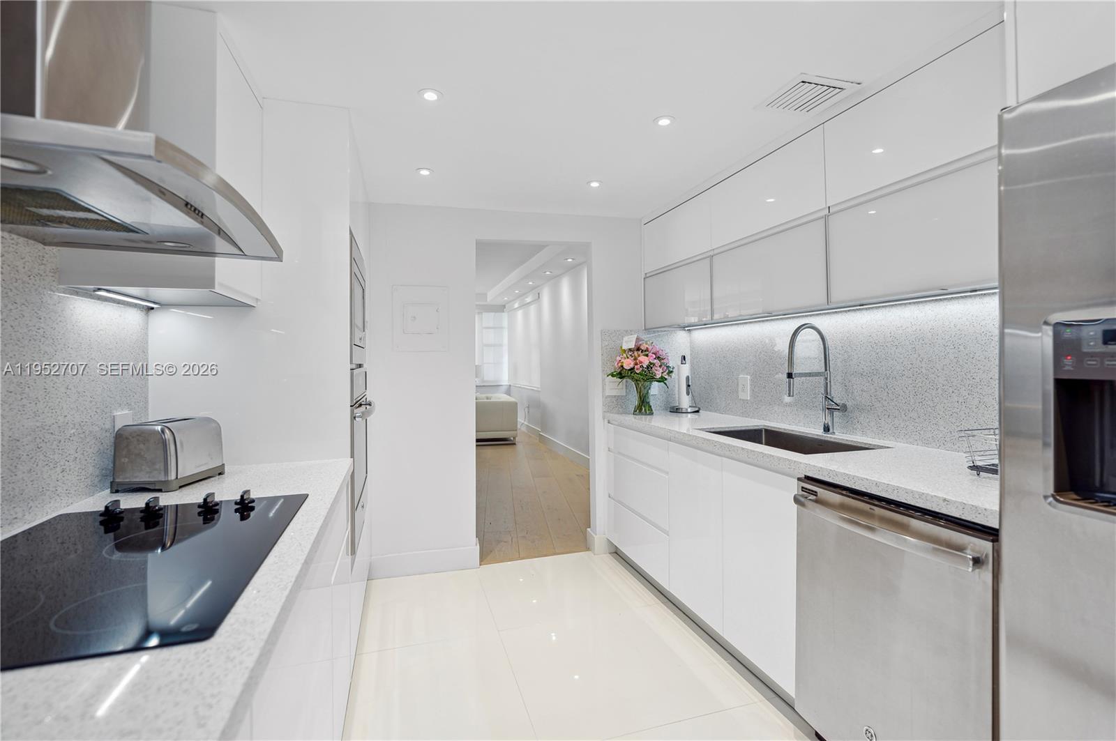 5255 Collins Ave #4A Miami Beach, FL 33140